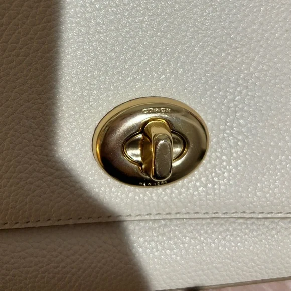Coach turn lock purse - Picture 6 of 6